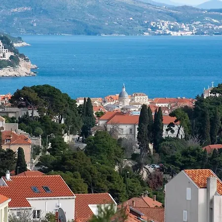 Amon Estel Apartment *